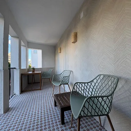 Nomad Palm House *